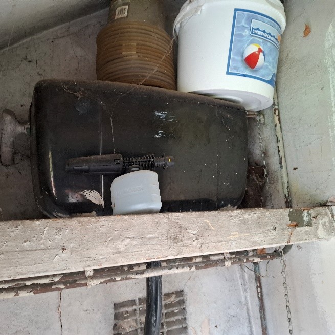 Asbestos containing Bakelite toilet cistern