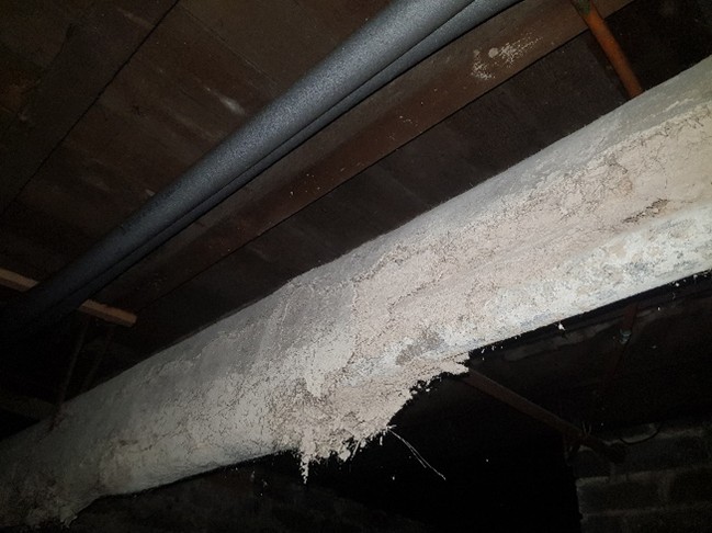 Asbestos lagging to pipework within a basement cellar in a pub